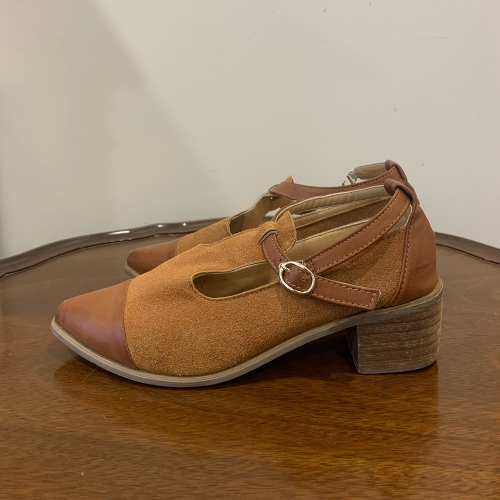 Vintage brown suede heel